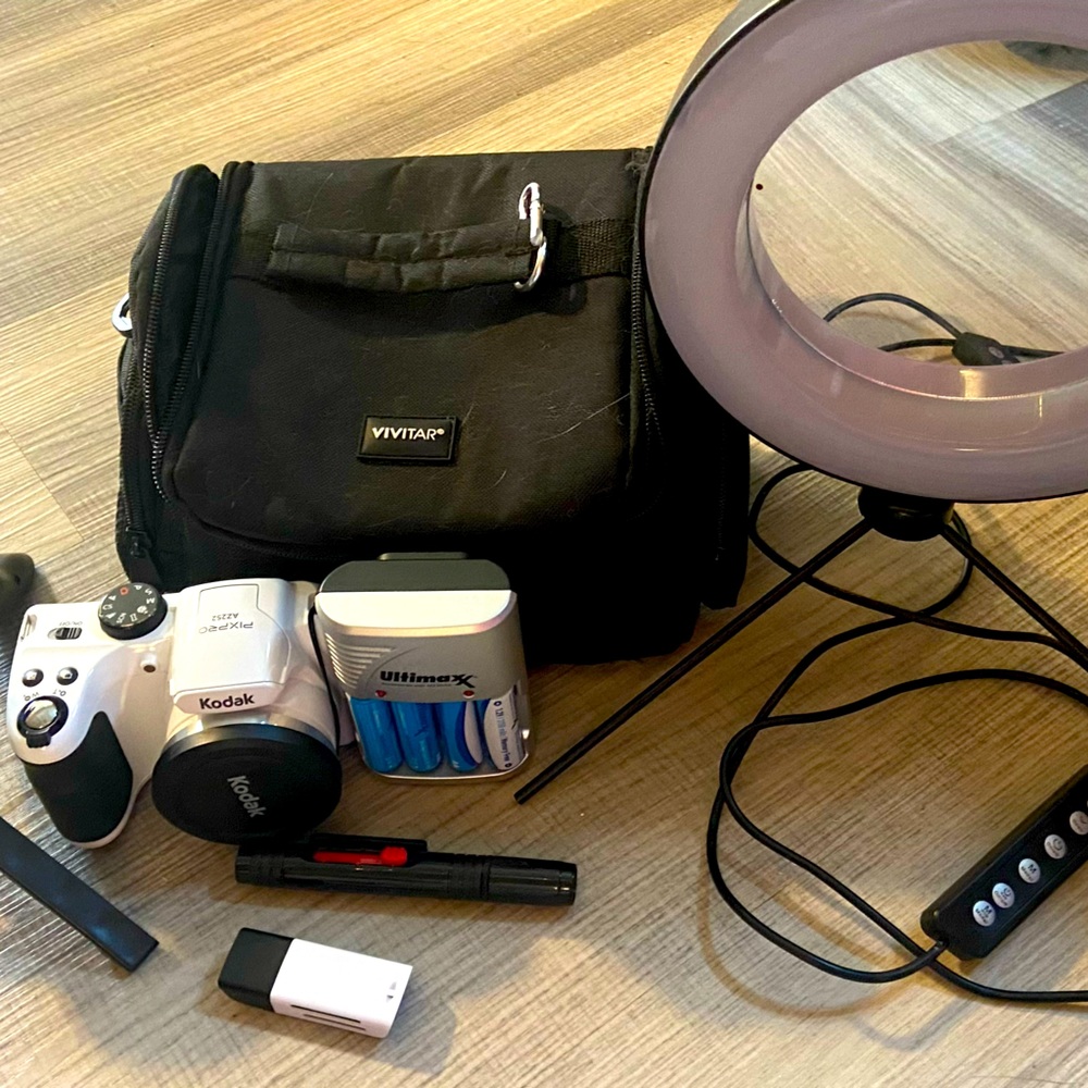 Kodak Pixpro AZ252 Astro Zoom Camera and set
